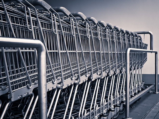 An image of a collection of shopping carts / trolleys as you would find in a supermarket.